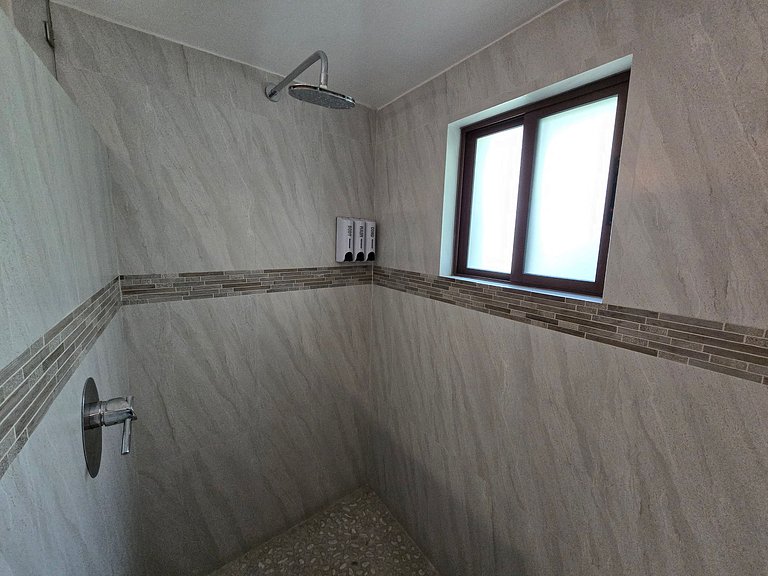 Remus: Tu Refugio con Rooftop en Val'Quirico