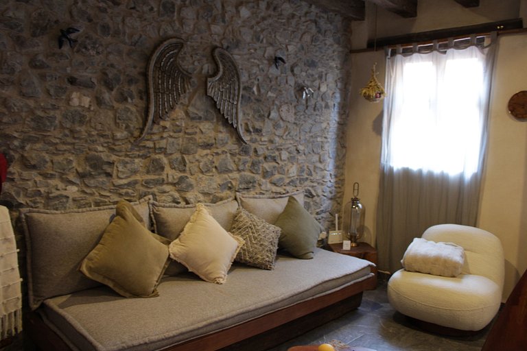 Vecchia Luna: Incanto al Piano Terra, Val'Quirico.