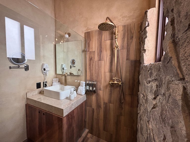 Sasha: Your Fascinating Retreat in Val'Quirico.