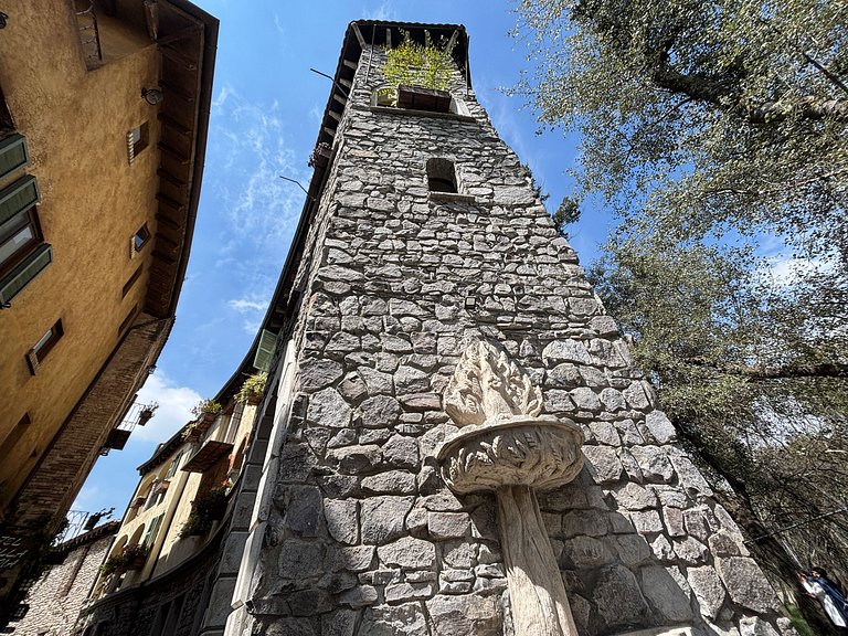 Sasha: Your Fascinating Retreat in Val'Quirico.