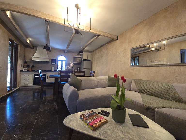 Zeus Apartment: Style and Comfort in Val’Quirico