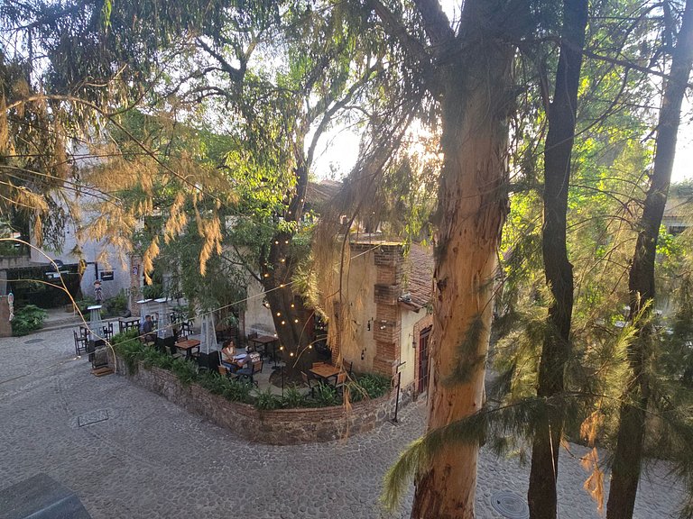 Romulus: História e Magia em Val'Quirico