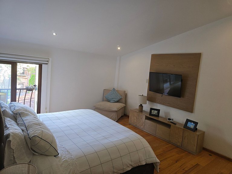 Romulus: Storia e Magia a Val'Quirico