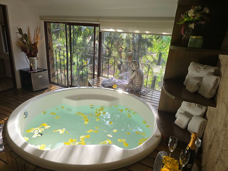 Romulus: Storia e Magia a Val'Quirico