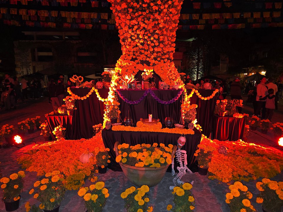 Un Reencuentro con el Alma: La Eterna Magia de la Temporada de Muertos en Val’Quirico